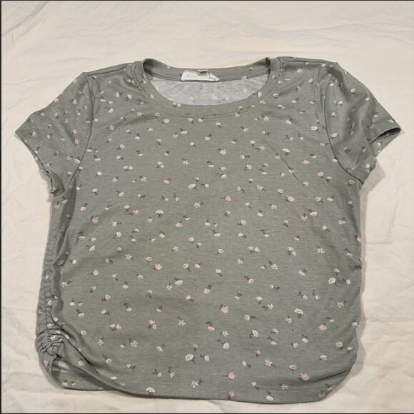 Pink Rose grey T-shirt Medium with dainty rose print and slight side ruching - Picture 1 of 7